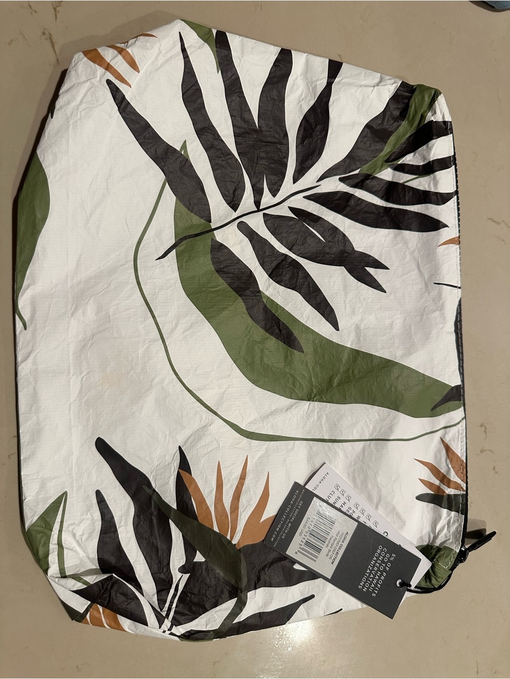 NWT ALOHA COLLECTION MID PAITED BIRDS NEUTRAL